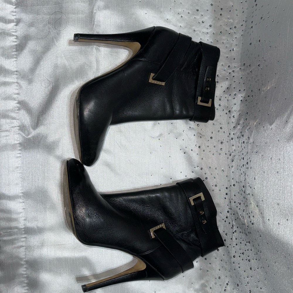 Guess size 9 sexy healed booties